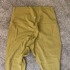 Lululemon cropped aligns in grape leaf